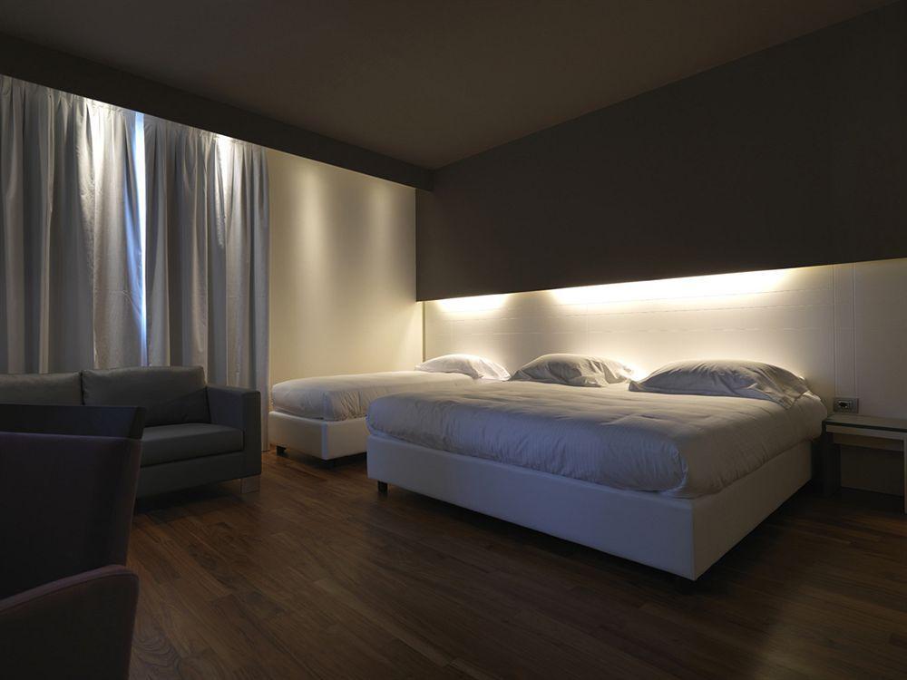 Hotel Mariet Romano di Lombardia Extérieur photo
