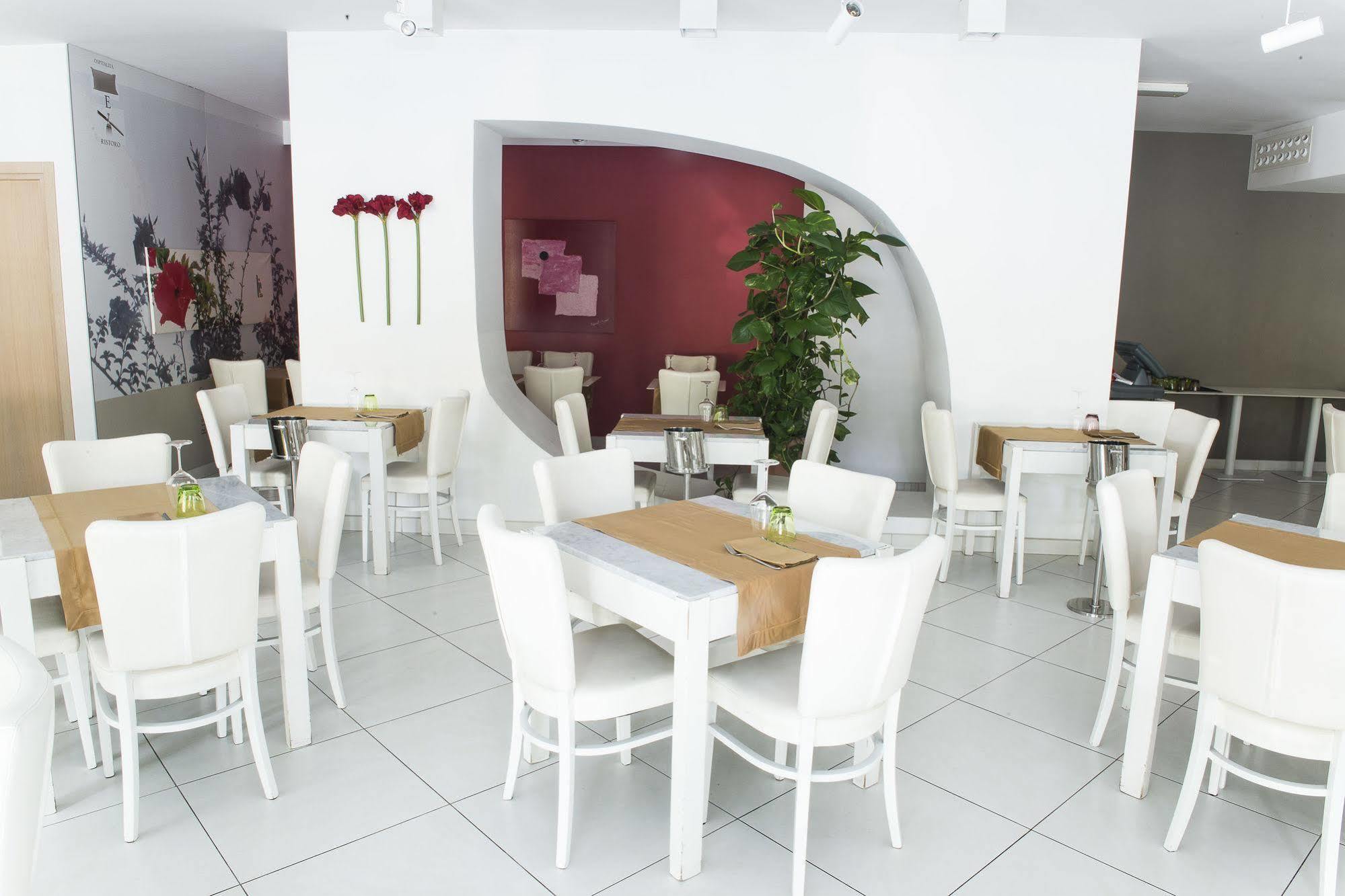 Hotel Mariet Romano di Lombardia Extérieur photo